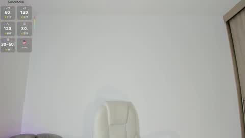 Snapshot of niaevans_x chatting on 02.18.25 Nia online show from 02.18.25