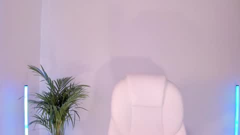 Snapshot of niaevans_x chatting on 03.08.25 Nia online show from 03.08.25