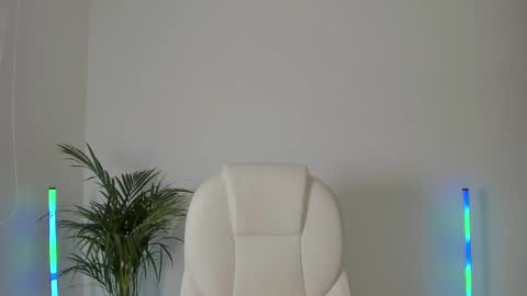 Snapshot of niaevans_x chatting on 03.10.25 Nia online show from 03.10.25