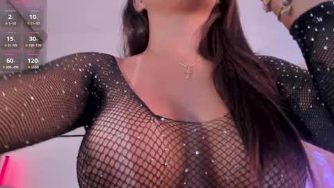 Snapshot of niaevans_x chatting on 09.22.25 Nia online show from 09.22.25