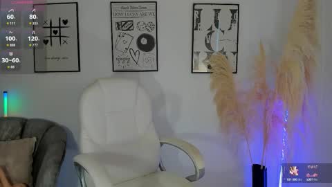 Snapshot of niaevans_x chatting on 10.16.25 Nia online show from 10.16.25