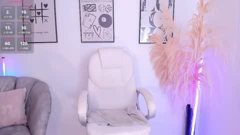 Snapshot of niaevans_x chatting on 10.22.25 Nia online show from 10.22.25