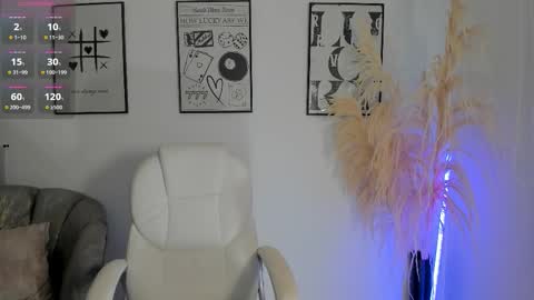 Snapshot of niaevans_x chatting on 10.23.25 Nia online show from 10.23.25