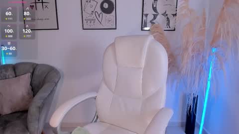 Snapshot of niaevans_x chatting on 11.26.25 Nia online show from 11.26.25