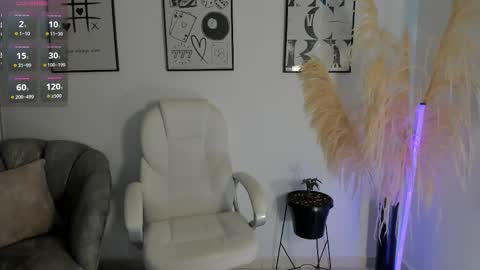 Snapshot of niaevans_x chatting on 12.02.25 Nia online show from 12.02.25