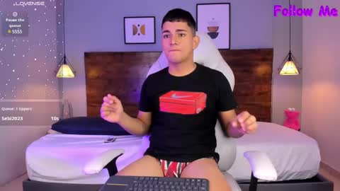 Snapshot of niall_falcon chatting on 02.11.25 Niall  online show from 02.11.25