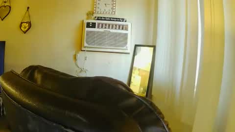 Snapshot of niccibaby chatting on 10.29.25 Nicci babyyy online show from 10.29.25