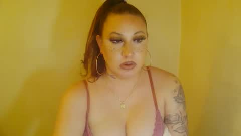 Snapshot of niccibaby chatting on 12.16.25 Nicci babyyy online show from 12.16.25