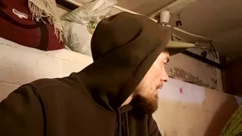 Snapshot of nicckatnighht chatting on 02.04.25 Nick online show from 02.04.25