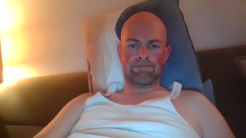 Snapshot of niceguydate chatting on 09.10.25 niceguydate online show from 09.10.25