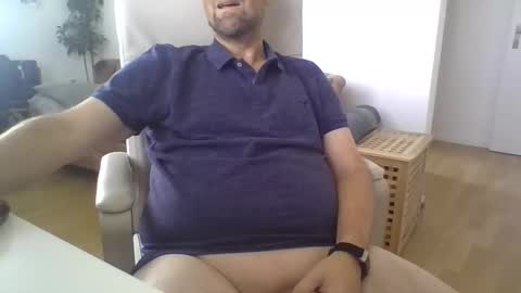 Snapshot of niceguydate chatting on 11.08.25 niceguydate online show from 11.08.25