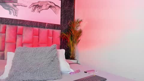 Nicolle  online show from 02.01.25