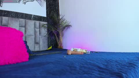 Nicolle  online show from 02.17.25