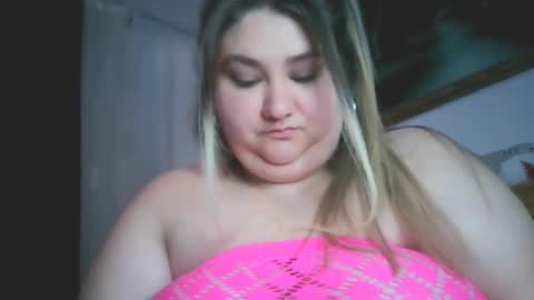 Snapshot of nicholle chatting on 02.08.25 Nicholle online show from 02.08.25