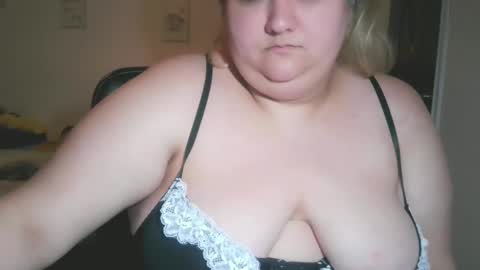 Snapshot of nicholle chatting on 02.28.25 Nicholle online show from 02.28.25