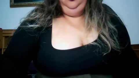 Snapshot of nicholle chatting on 12.21.25 Nicholle online show from 12.21.25