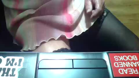 Snapshot of nickibabe1980 chatting on 10.15.25 nickibabe1980 online show from 10.15.25