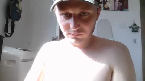 Snapshot of nickkle chatting on 02.10.25 Nickleee online show from 02.10.25