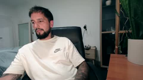 Snapshot of nickmaxx541 chatting on 10.31.25 Nick maxx online show from 10.31.25