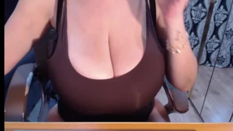 Snapshot of nicky_38hhugetits chatting on 10.22.25 Nicky online show from 10.22.25