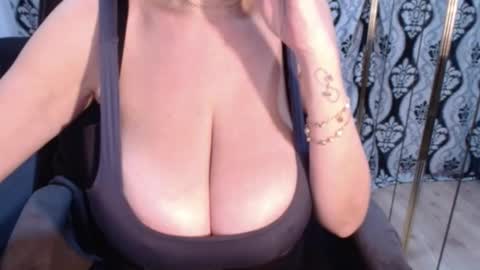 Snapshot of nicky_38hhugetits chatting on 11.13.25 Nicky online show from 11.13.25