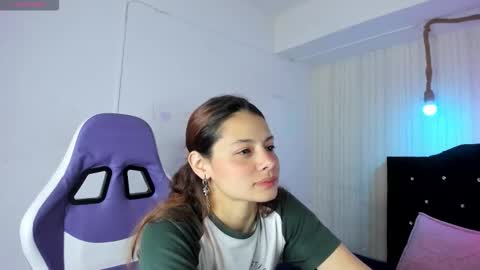 Snapshot of nicky_pop chatting on 09.22.25 nicky_pop online show from 09.22.25