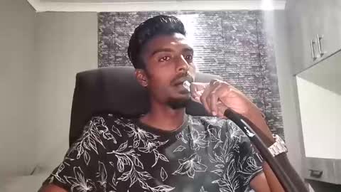 Snapshot of nickyle63 chatting on 03.03.25 james online show from 03.03.25