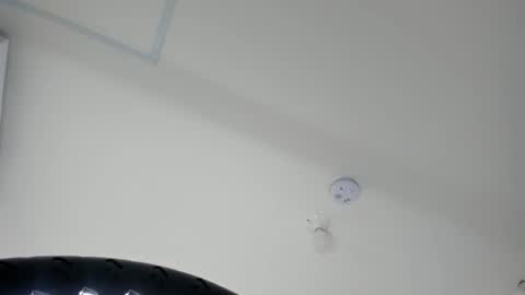 Snapshot of nicol_giraldo chatting on 11.24.25 Nicol online show from 11.24.25