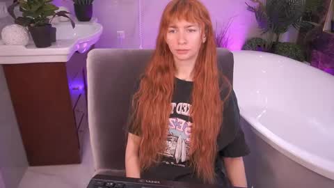 Snapshot of nicol_moonn chatting on 04.24.26 Nicol Moonn online show from 04.24.26