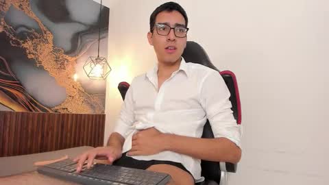 Snapshot of nicolasfine chatting on 12.03.25 nicolasfine online show from 12.03.25