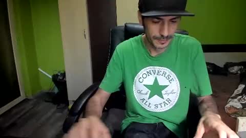 Snapshot of nicolasguy chatting on 06.10.26 L. Nicolas online show from 06.10.26