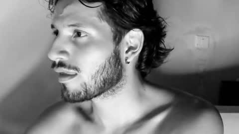 Snapshot of nicolasrodrii chatting on 02.18.25 nicolasrodrii online show from 02.18.25