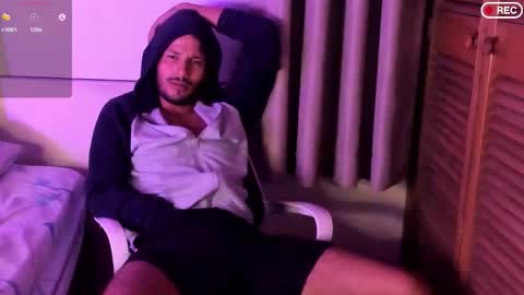 Snapshot of nicolasrodrii chatting on 12.21.25 nicolasrodrii online show from 12.21.25