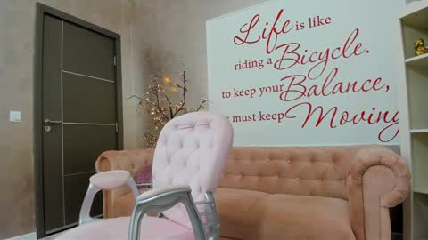 Snapshot of nicole___19 chatting on 12.17.24 Nico online show from 12.17.24