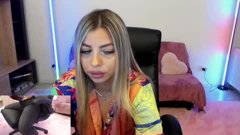 Snapshot of nicole___19 chatting on 09.18.25 Nico online show from 09.18.25