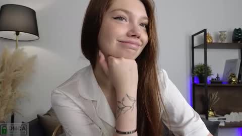 Snapshot of nicole_broown chatting on 09.18.25 Nicole online show from 09.18.25