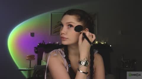 Snapshot of nicole_broown chatting on 12.19.25 Nicole online show from 12.19.25