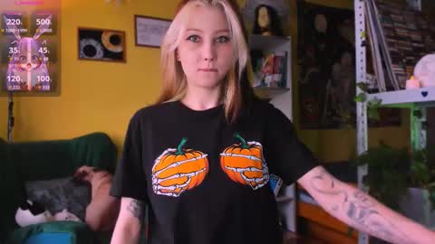 Snapshot of nicole_matt chatting on 10.26.25 Nicole online show from 10.26.25