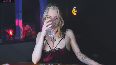 Snapshot of nicole_matt chatting on 11.01.25 Nicole online show from 11.01.25