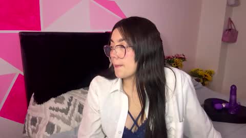 Snapshot of nicole_wc chatting on 09.27.25 Nicole online show from 09.27.25