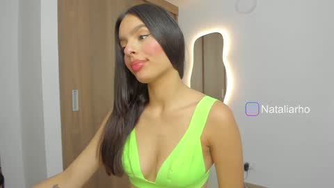 Snapshot of nicole_whitee chatting on 12.11.24 N A T A L I A online show from 12.11.24