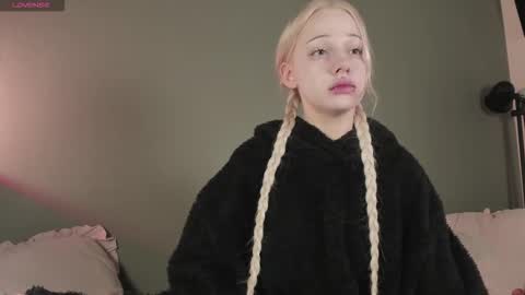 Mary online show from 12.19.25