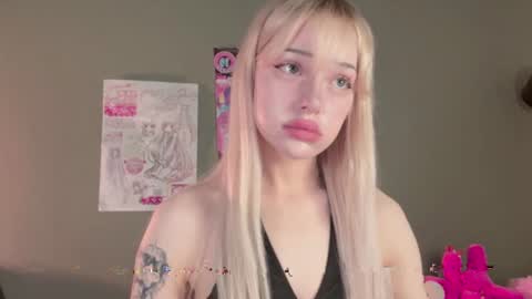 Snapshot of nicole_yo chatting on 07.08.26 Mary online show from 07.08.26