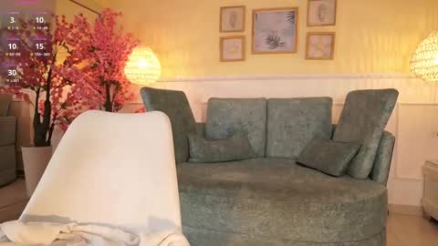 Nicole Crawft online show from 11.08.25