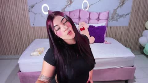 nicolee19_ online show from 04.07.26