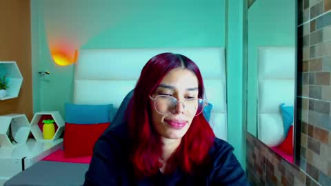 N i c o l e  online show from 01.05.25