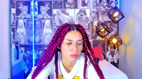 N i c o l e  online show from 01.08.25