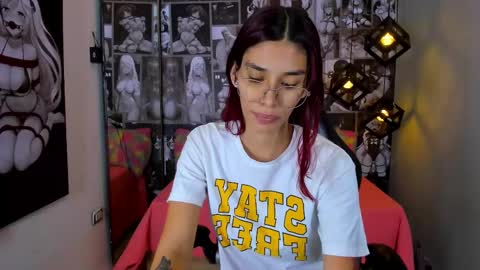 N i c o l e  online show from 01.25.25