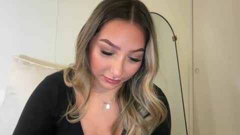 Snapshot of nicolelovesyou444 chatting on 09.15.25 nicolelovesyou444 online show from 09.15.25