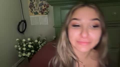 Snapshot of nicolelovesyou444 chatting on 11.04.25 nicolelovesyou444 online show from 11.04.25